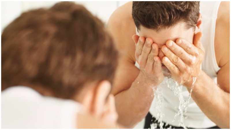 rửa mặt giúp da sạch sâu hơn