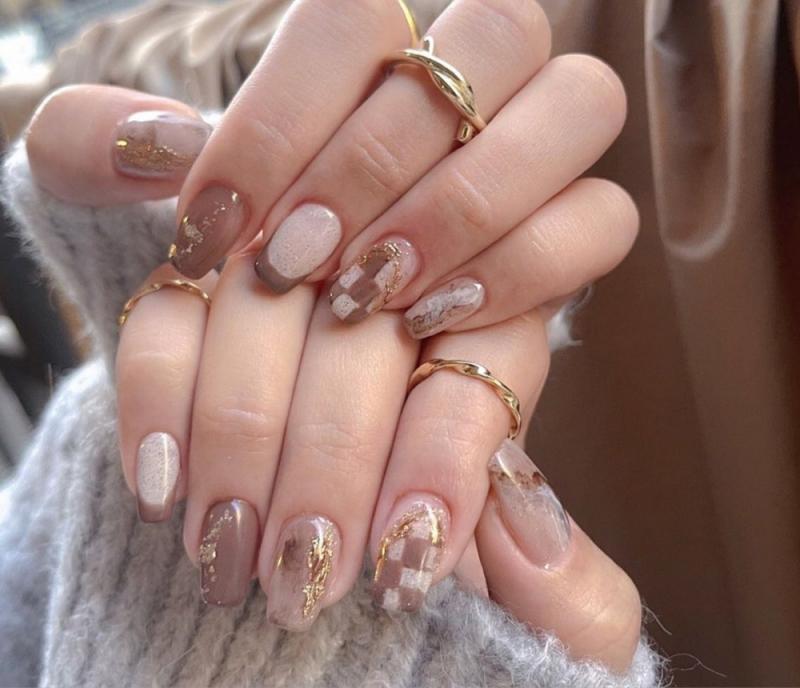 Gợi ý những mẫu nail màu nude đơn giản nhất 2024-2025