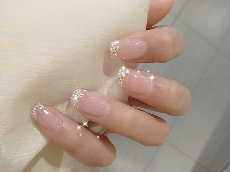 Review những mẫu nail trong suốt nổi bật dành cho các bạn gái