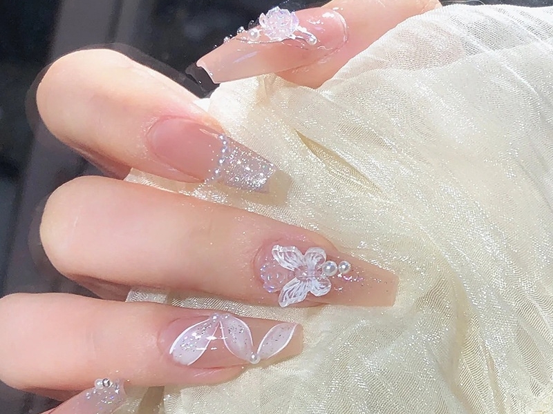 Review những mẫu nail trong suốt nổi bật dành cho các bạn gái