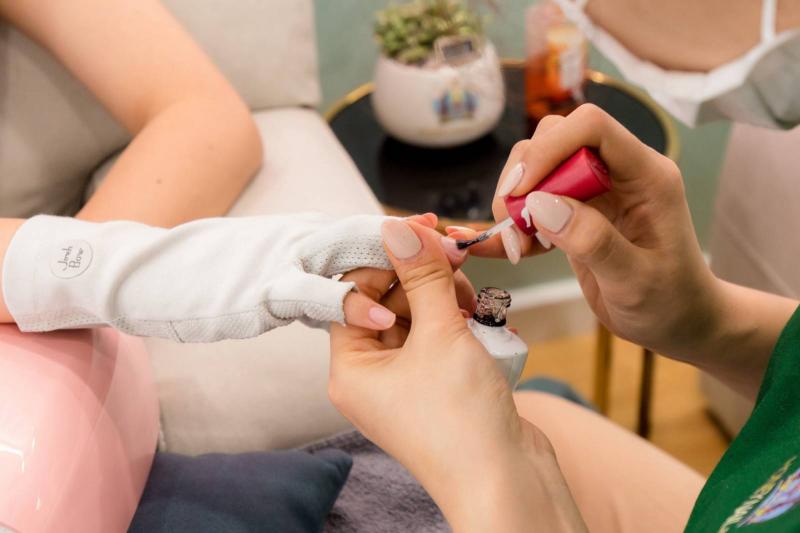 Các dịch vụ làm nail spa giúp bạn giảm căng thẳng