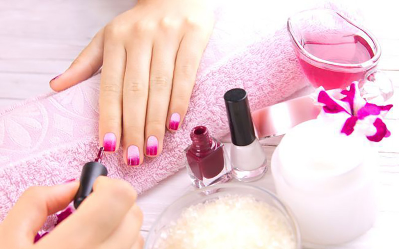 Nhân viên làm nail 1 tháng bao nhiêu tiền?